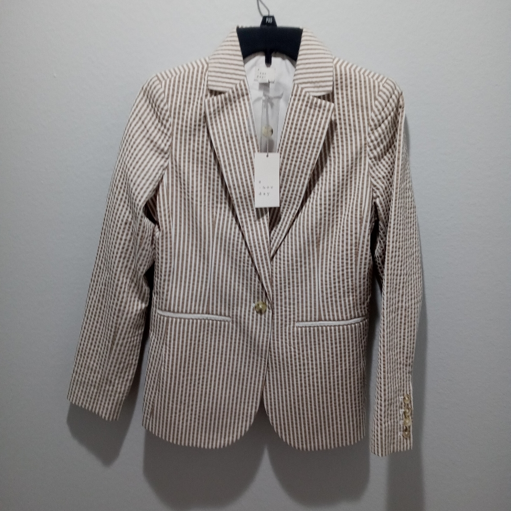 Striped Seersucker Blazer - Beige & White